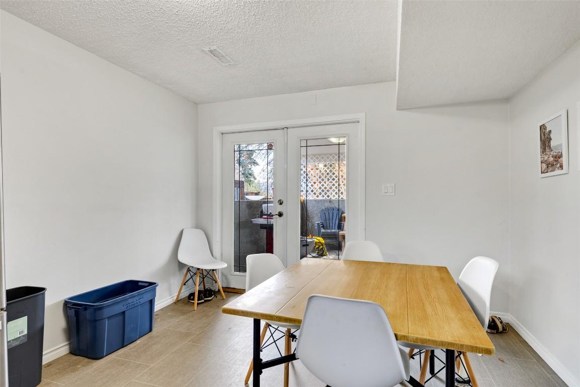 









941


Tronson

Drive,
Kelowna,




BC
V1Y 4C9

