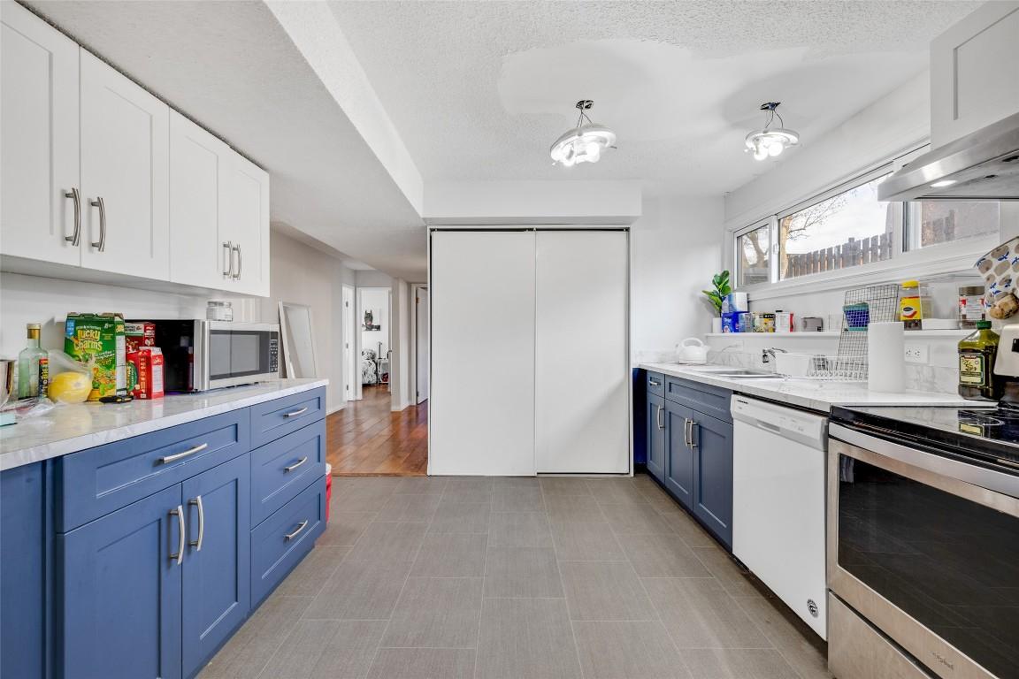 









941


Tronson

Drive,
Kelowna,




BC
V1Y 4C9

