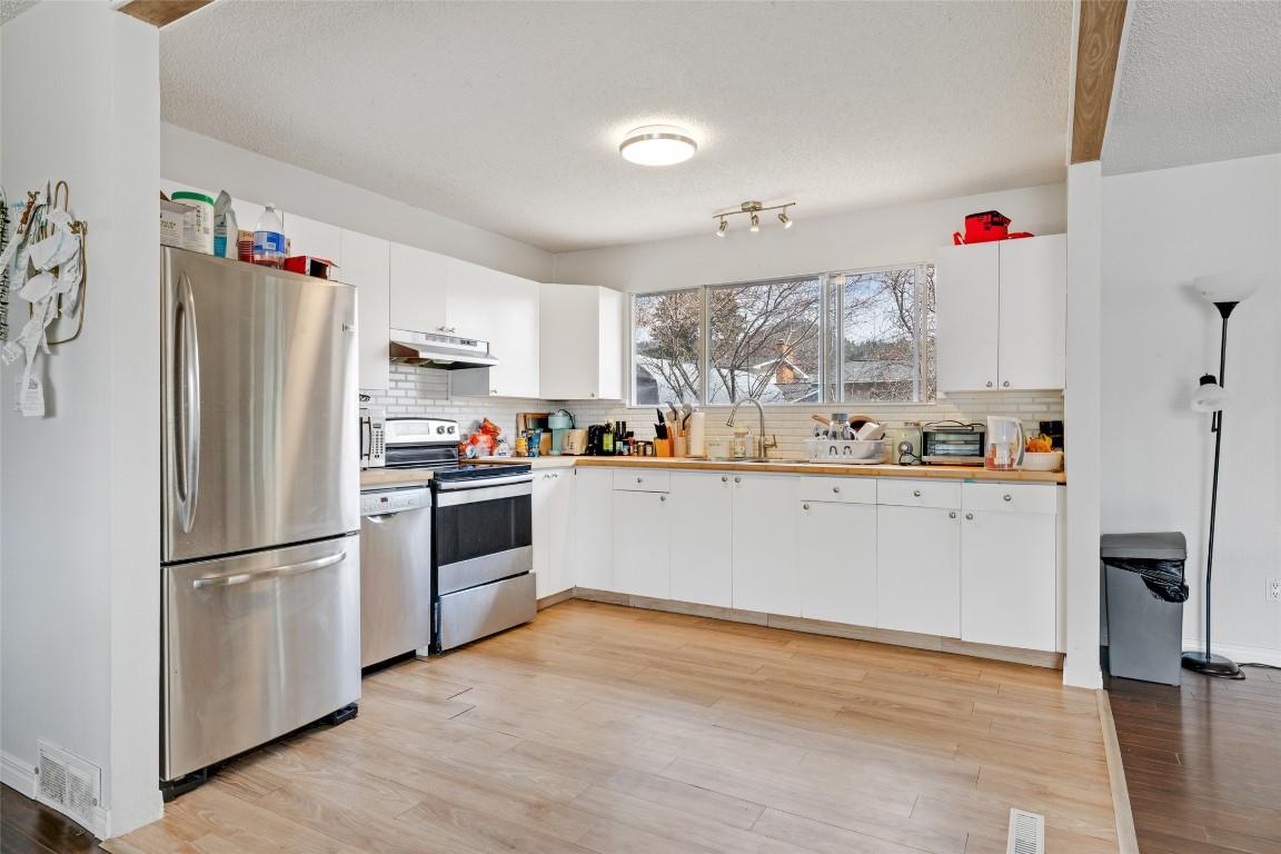 









941


Tronson

Drive,
Kelowna,




BC
V1Y 4C9

