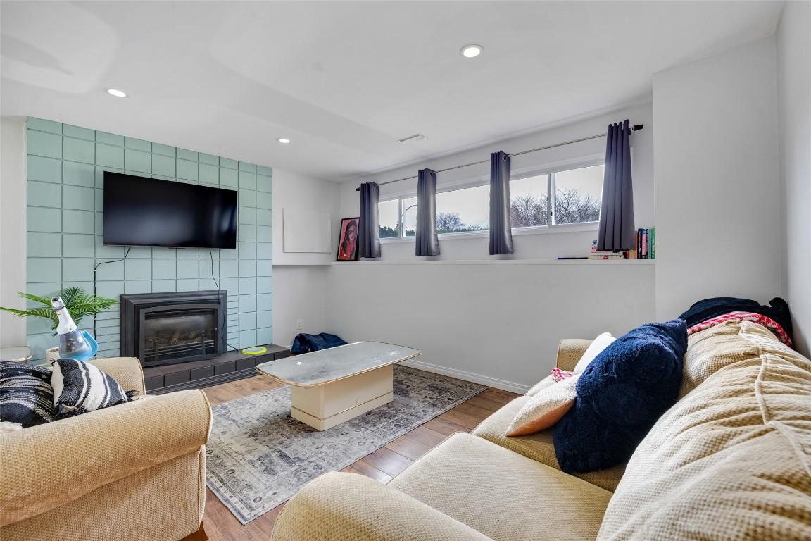 









941


Tronson

Drive,
Kelowna,




BC
V1Y 4C9

