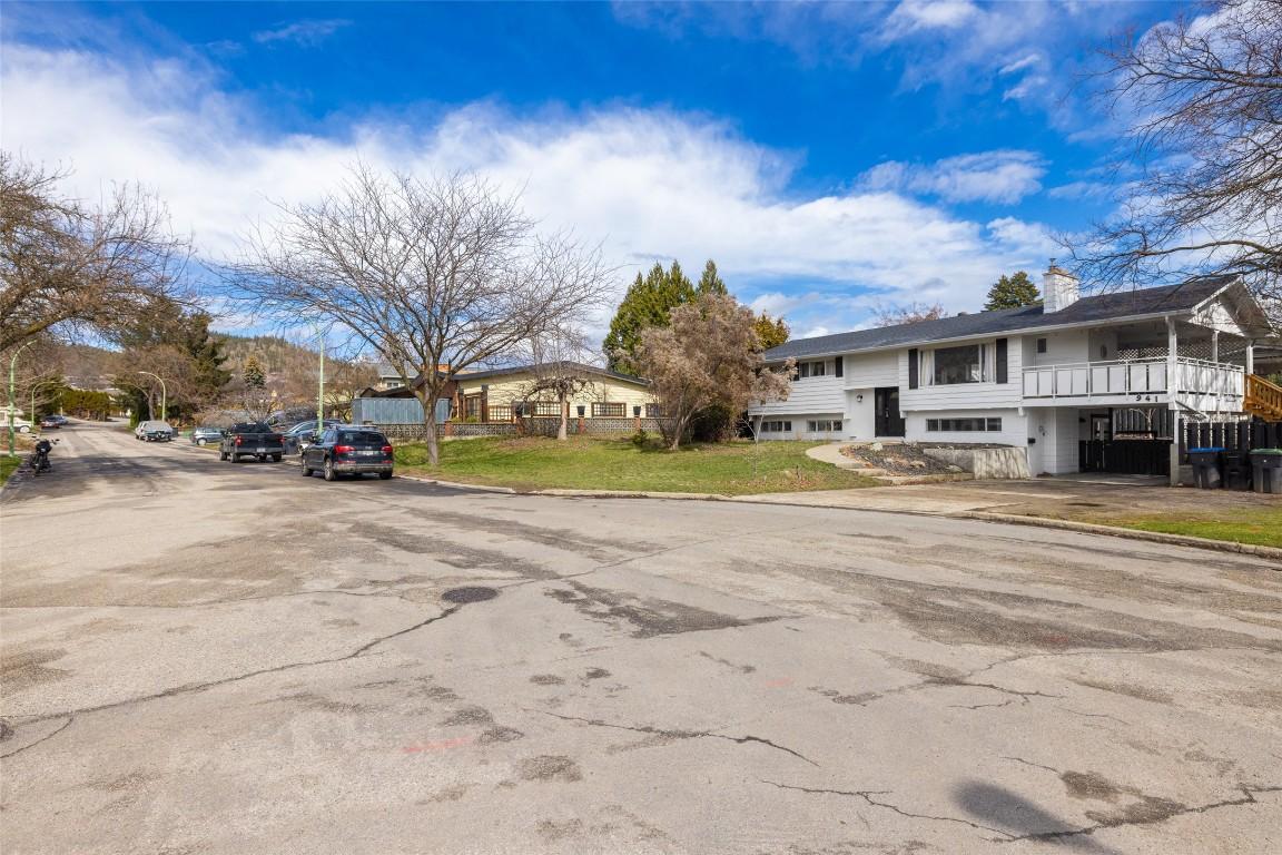 









941


Tronson

Drive,
Kelowna,




BC
V1Y 4C9

