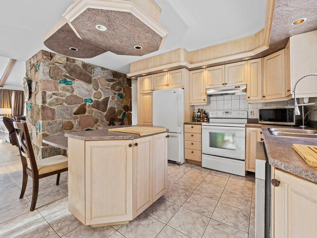 









1536


Ch. Pierre-Péladeau

,
Sainte-Adèle,




QC
J8B1Z5

