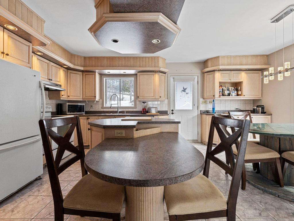 









1536


Ch. Pierre-Péladeau

,
Sainte-Adèle,




QC
J8B1Z5

