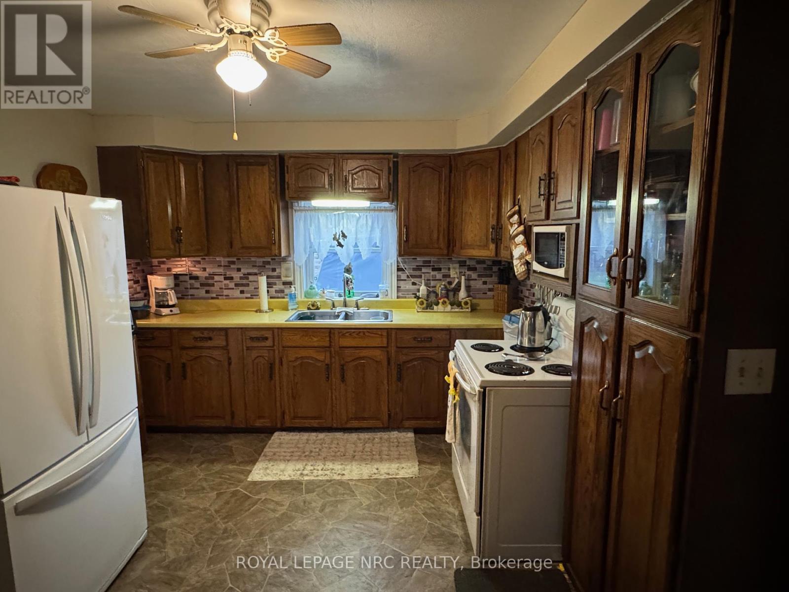 












11716 BECK ROAD

,
Niagara Falls (Lyons Creek),




Ontario
L0S1K0

