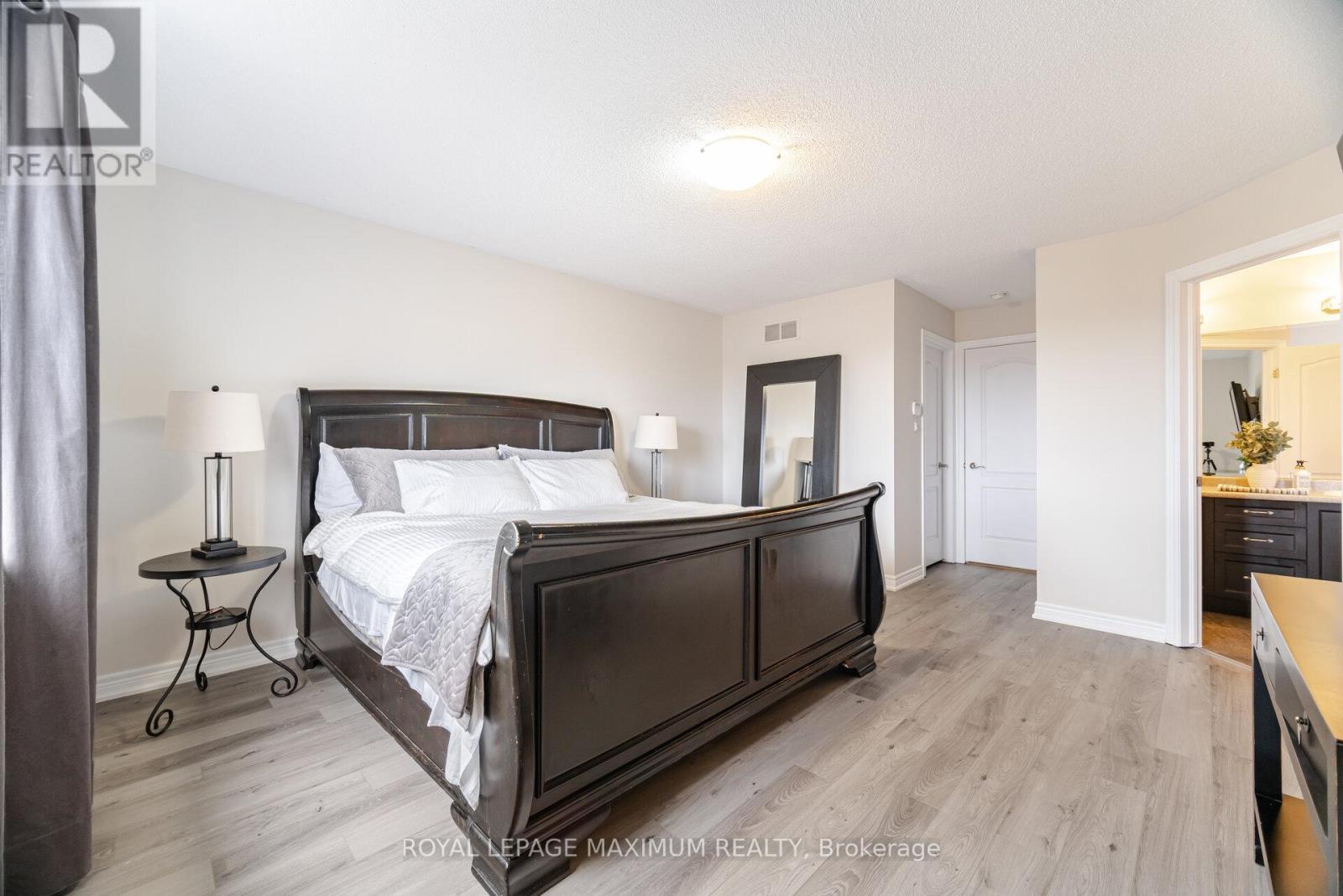 












134 HAZELTON AVENUE

,
Hamilton,




Ontario
L9B0G1


