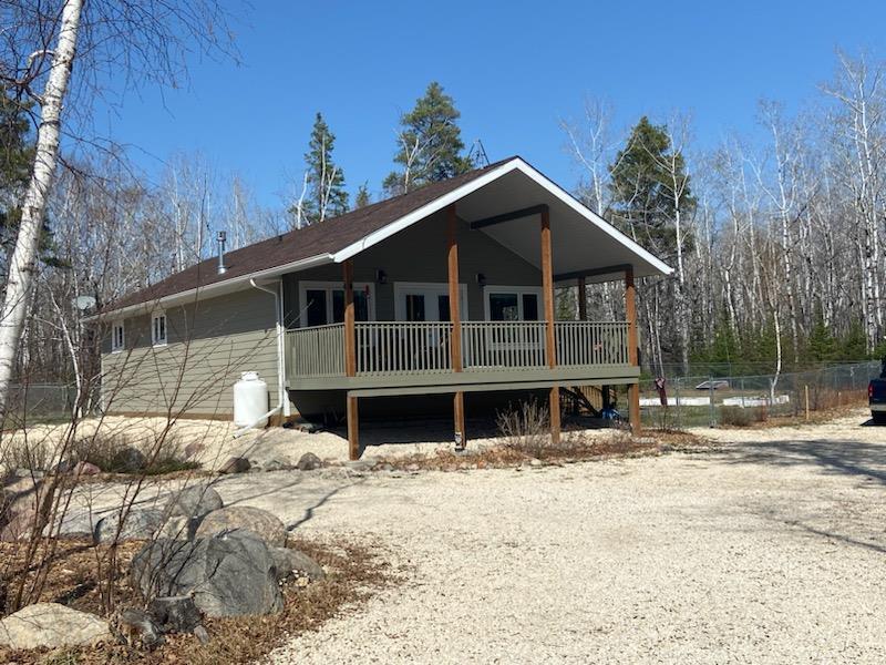 












110075 LAKESHORE Road

,
Alexander RM,




Manitoba
R0E0E0

