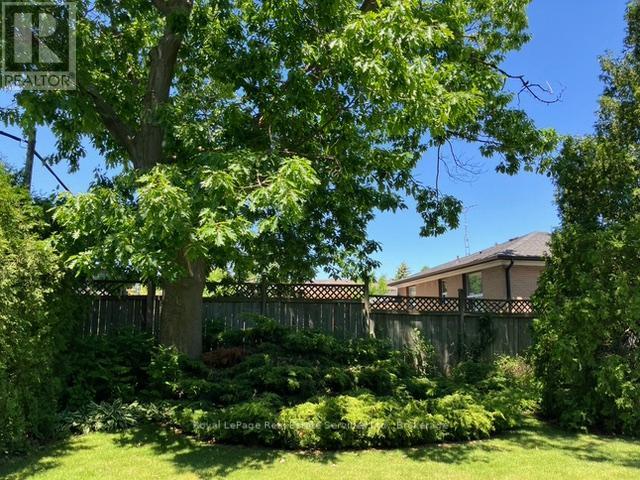 












438 SANDMERE PLACE

,
Oakville (WO West),




Ontario
L6L4G4

