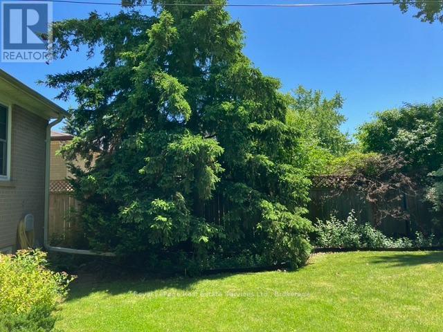 












438 SANDMERE PLACE

,
Oakville (WO West),




Ontario
L6L4G4


