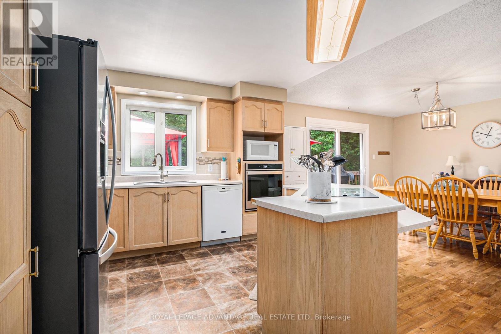 












313 NOONAN SIDE ROAD

,
Tay Valley,




Ontario
K7H3C5

