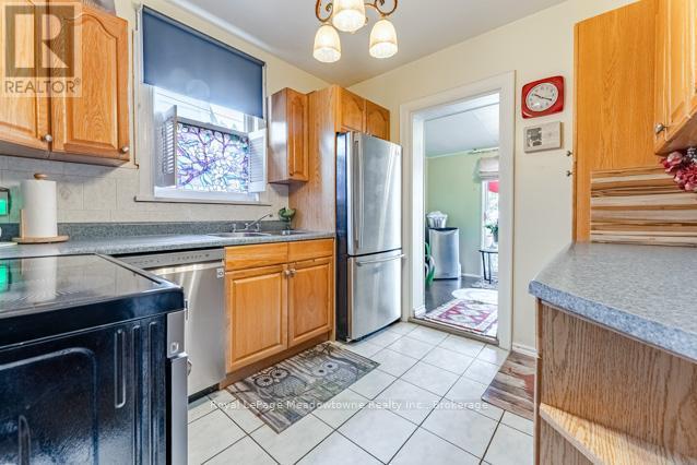 












60 CAMERON AVENUE S

,
Hamilton (Bartonville),




Ontario
L8K2X2

