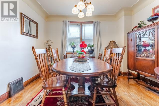 












60 CAMERON AVENUE S

,
Hamilton (Bartonville),




Ontario
L8K2X2

