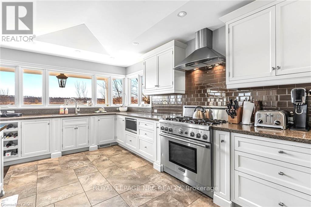 












915 QUEENSTON ROAD S

,
Niagara-on-the-Lake (St. Davids),




Ontario
L0S1J0

