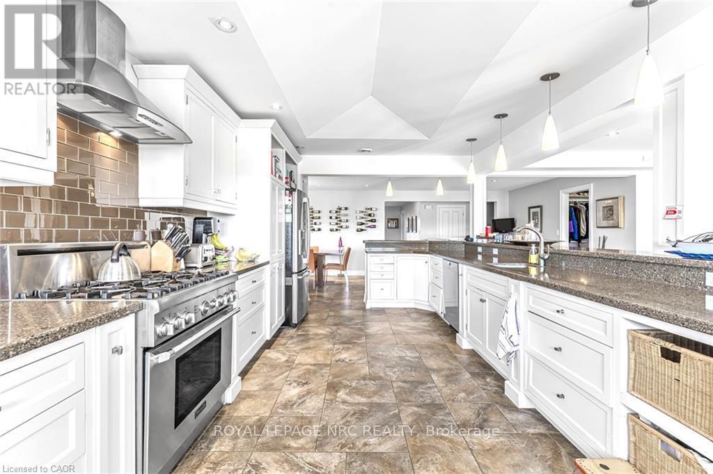 












915 QUEENSTON ROAD S

,
Niagara-on-the-Lake (St. Davids),




Ontario
L0S1J0

