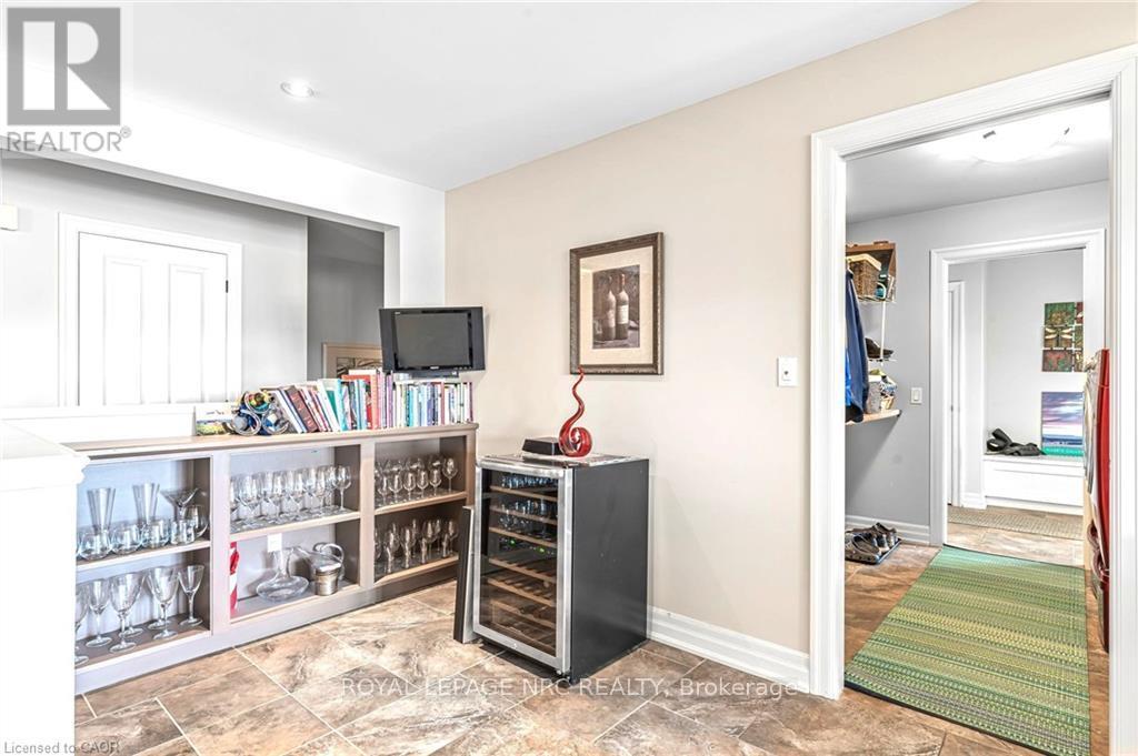 












915 QUEENSTON ROAD S

,
Niagara-on-the-Lake (St. Davids),




Ontario
L0S1J0

