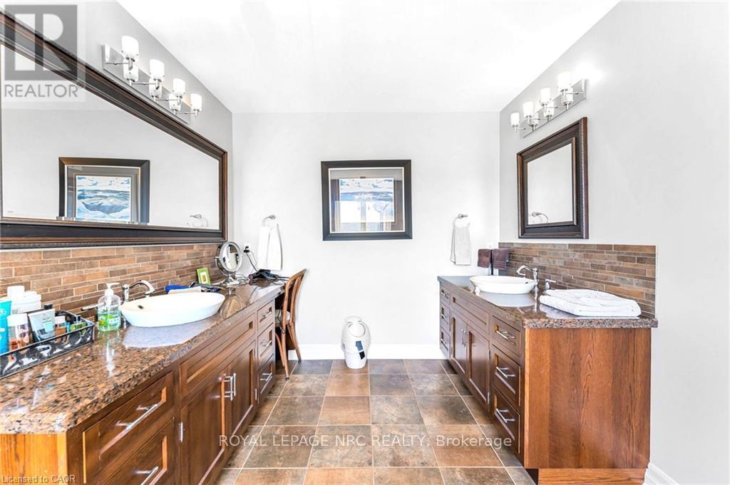 












915 QUEENSTON ROAD S

,
Niagara-on-the-Lake (St. Davids),




Ontario
L0S1J0

