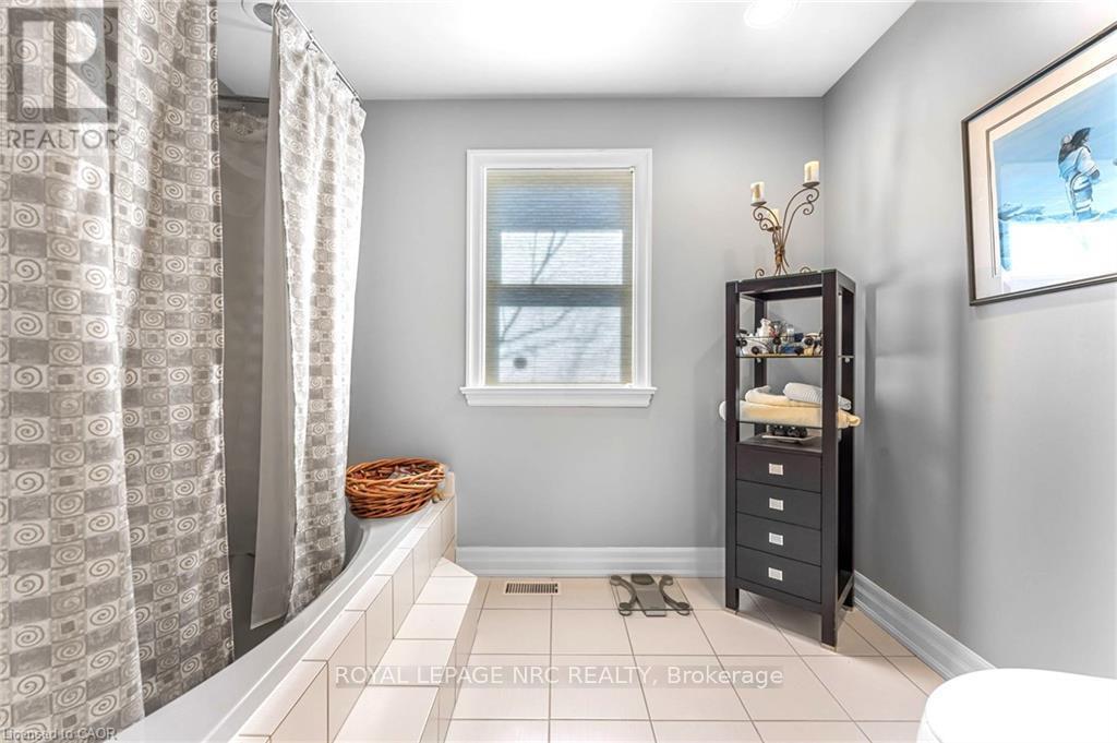 












915 QUEENSTON ROAD S

,
Niagara-on-the-Lake (St. Davids),




Ontario
L0S1J0

