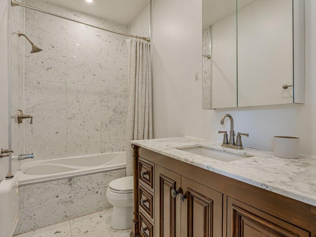 









4673

 - 4679


Av. Coloniale

,
Montréal (Le Plateau-Mont-Royal),




QC
H2T1W1

