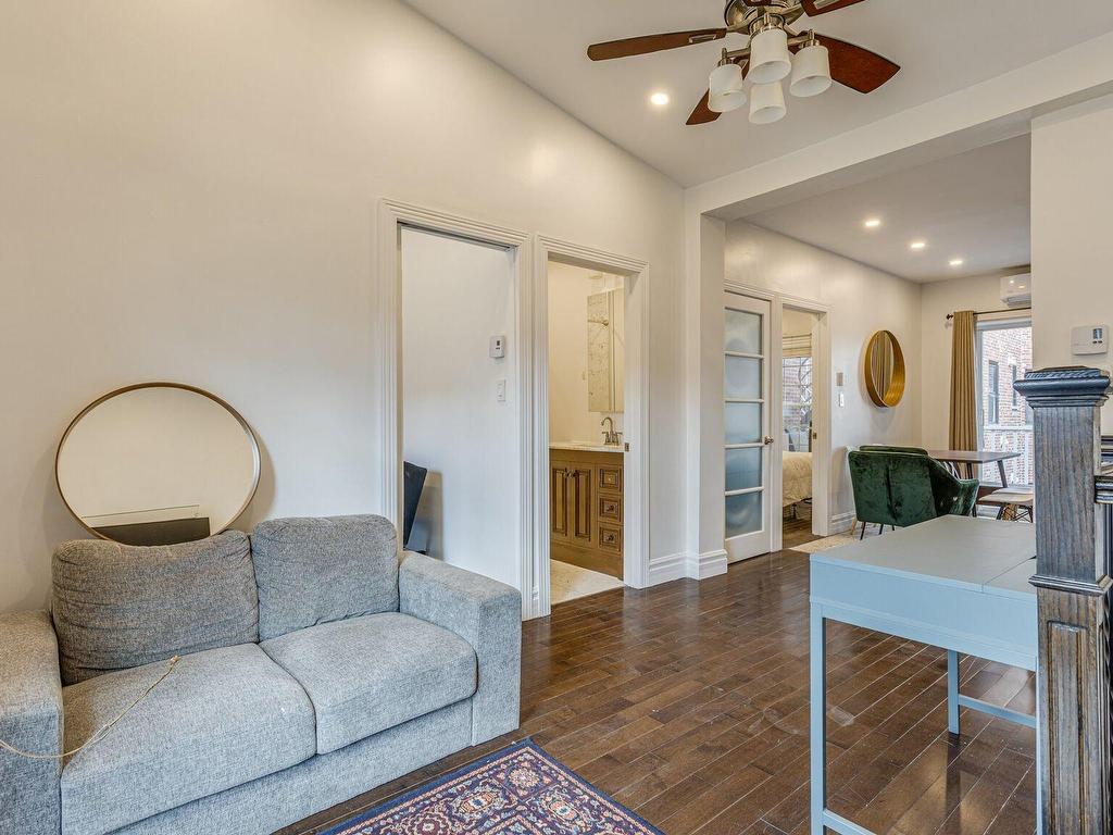









4673

 - 4679


Av. Coloniale

,
Montréal (Le Plateau-Mont-Royal),




QC
H2T1W1

