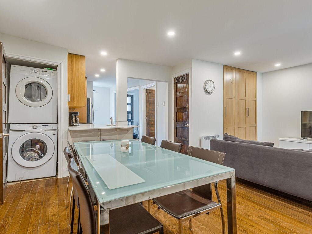









4673

 - 4679


Av. Coloniale

,
Montréal (Le Plateau-Mont-Royal),




QC
H2T1W1

