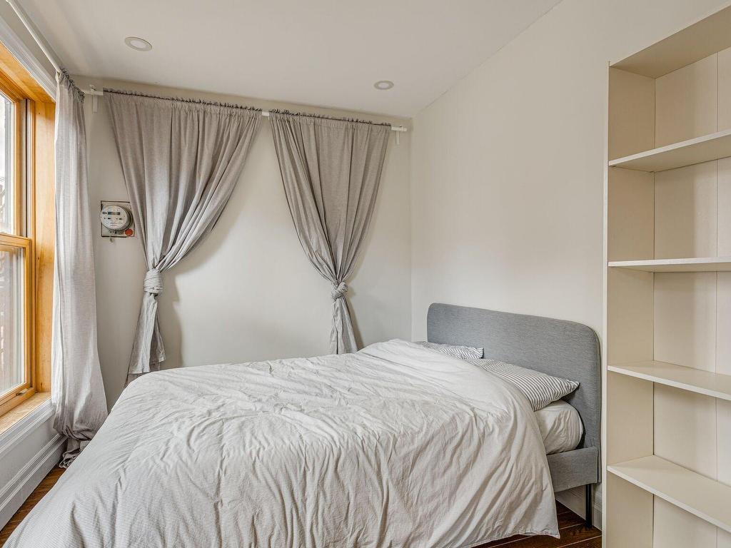 









4673

 - 4679


Av. Coloniale

,
Montréal (Le Plateau-Mont-Royal),




QC
H2T1W1

