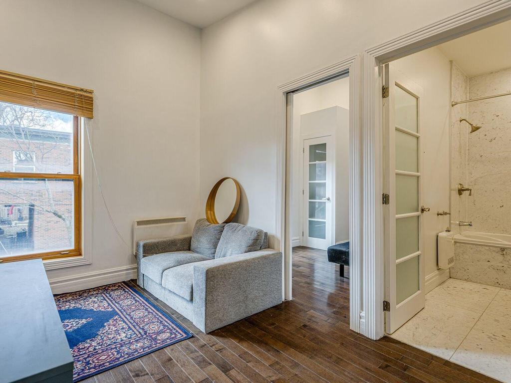 









4673

 - 4679


Av. Coloniale

,
Montréal (Le Plateau-Mont-Royal),




QC
H2T1W1

