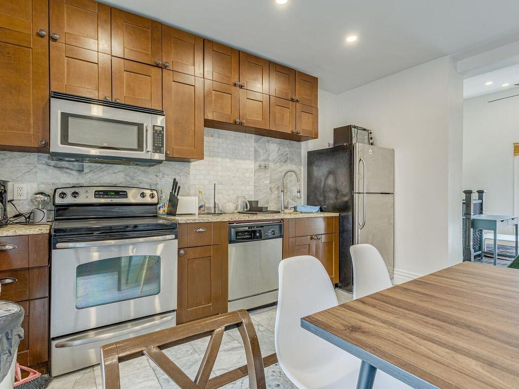 









4673

 - 4679


Av. Coloniale

,
Montréal (Le Plateau-Mont-Royal),




QC
H2T1W1

