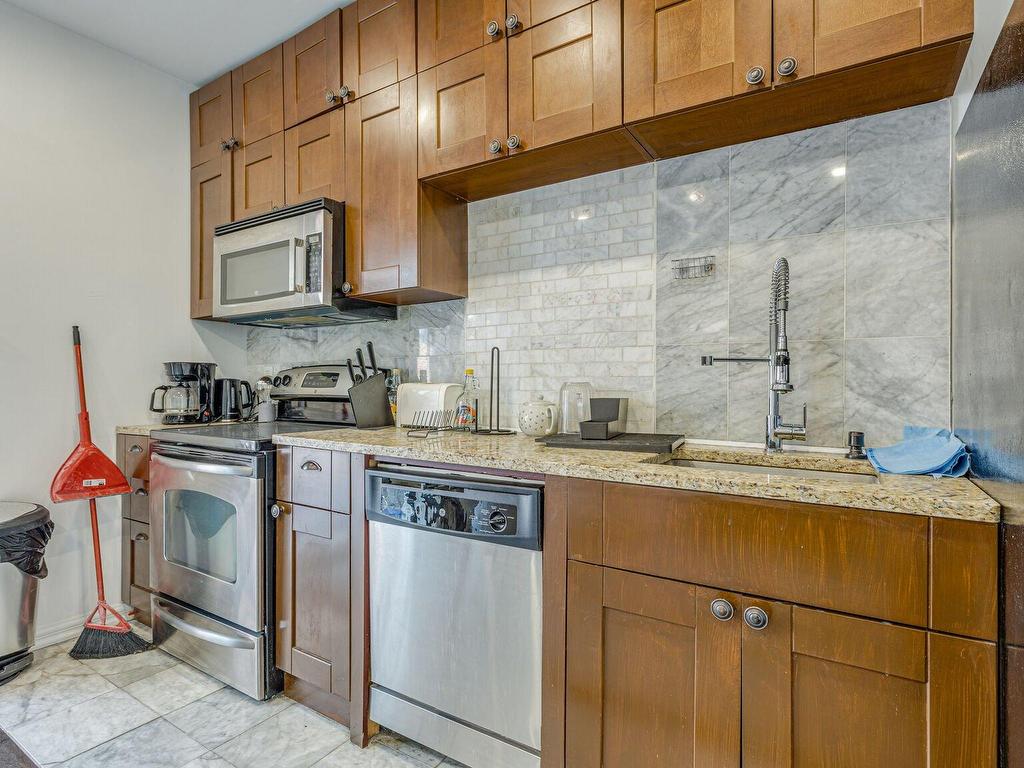 









4673

 - 4679


Av. Coloniale

,
Montréal (Le Plateau-Mont-Royal),




QC
H2T1W1

