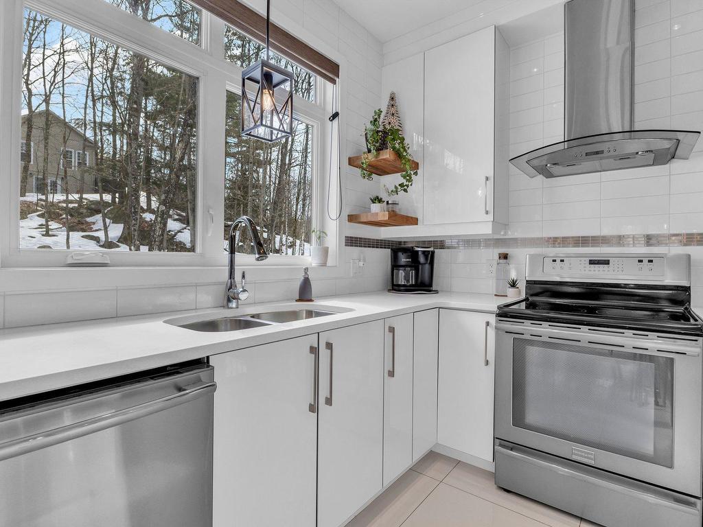 









235


Ch. Sauvé

,
Val-des-Monts,




QC
J8N5A6

