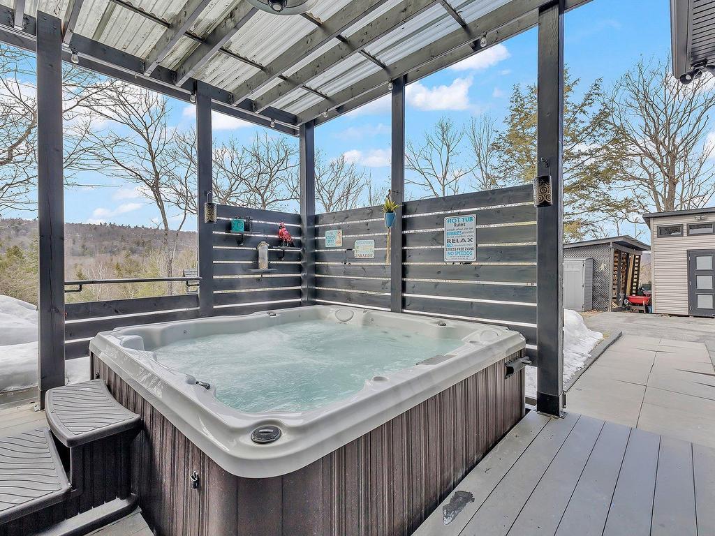 









235


Ch. Sauvé

,
Val-des-Monts,




QC
J8N5A6

