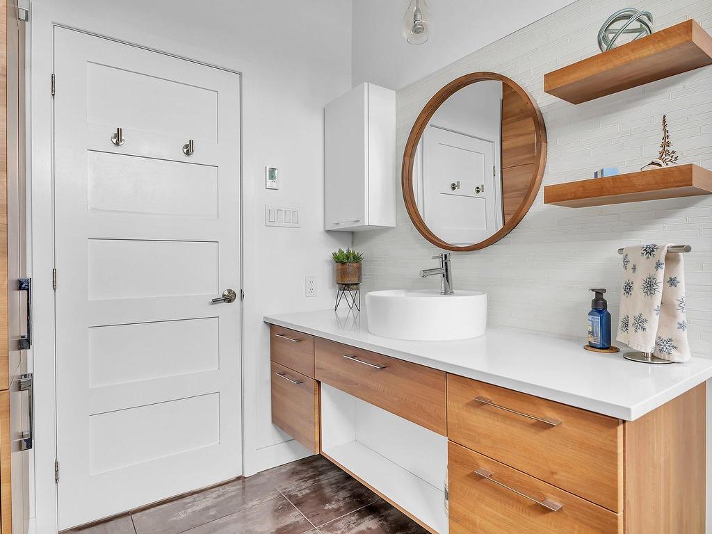 









235


Ch. Sauvé

,
Val-des-Monts,




QC
J8N5A6

