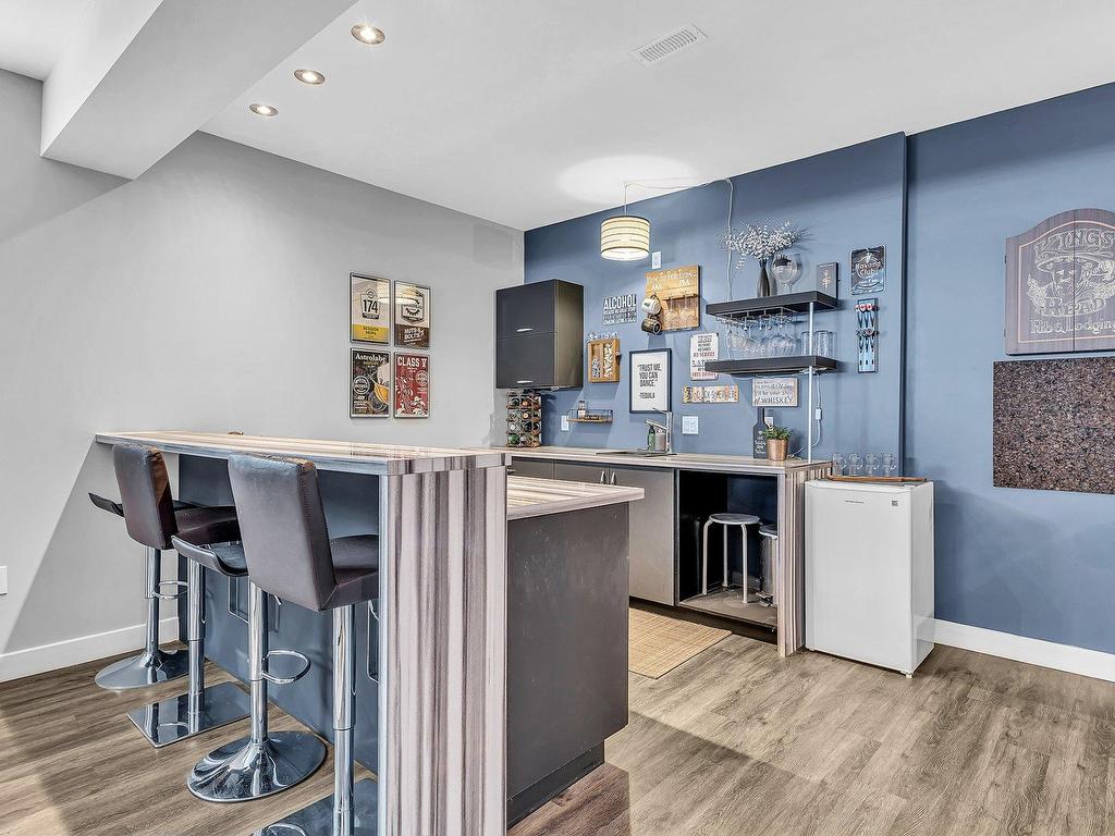 









235


Ch. Sauvé

,
Val-des-Monts,




QC
J8N5A6

