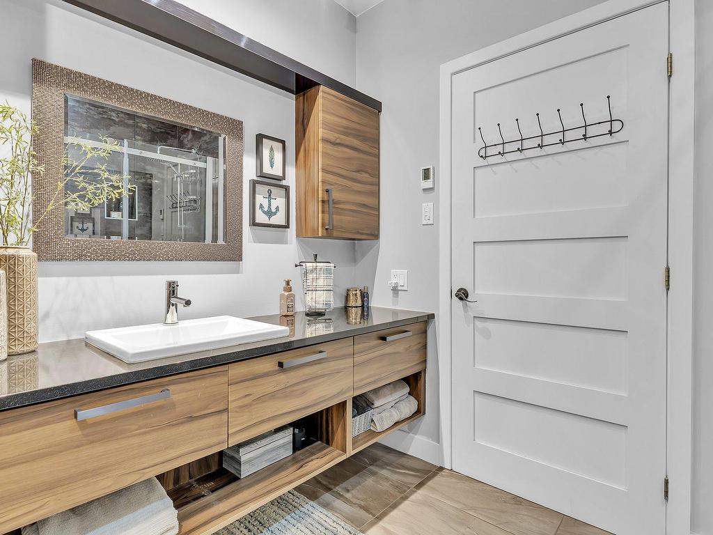 









235


Ch. Sauvé

,
Val-des-Monts,




QC
J8N5A6

