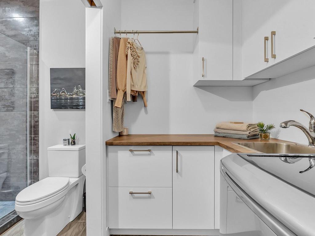









235


Ch. Sauvé

,
Val-des-Monts,




QC
J8N5A6

