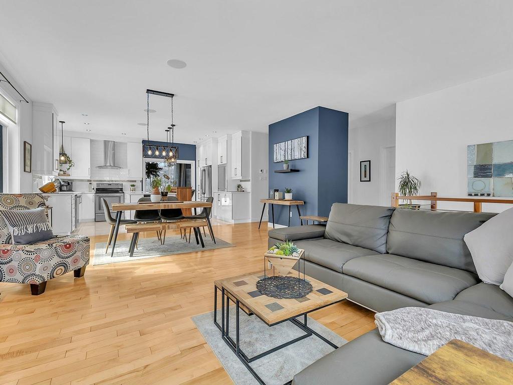









235


Ch. Sauvé

,
Val-des-Monts,




QC
J8N5A6

