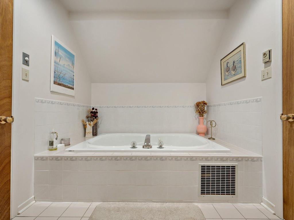 









194


Rue Pinoteau

,
Mont-Tremblant,




QC
J8E1G2

