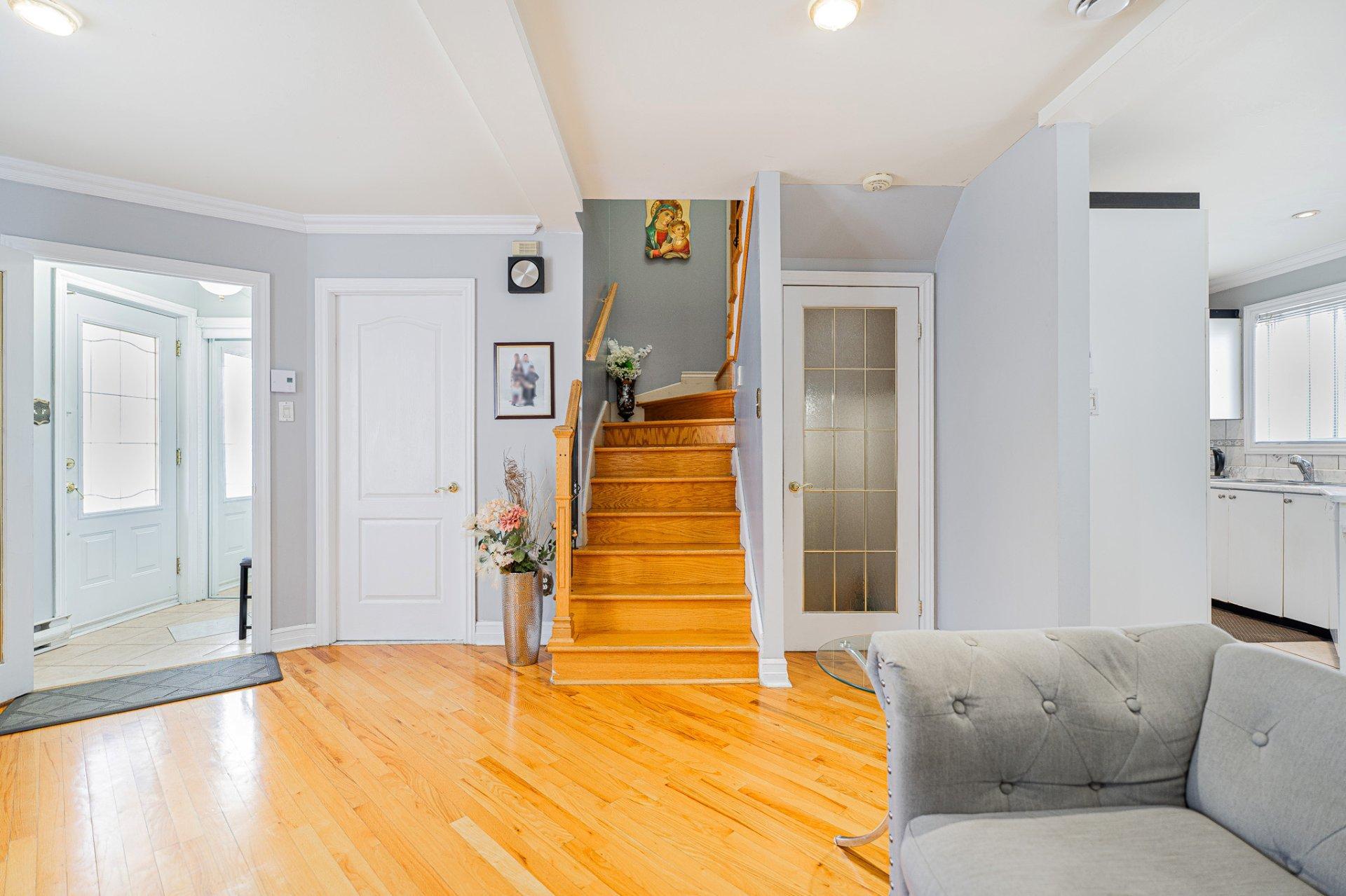 









1900


Rue Fauteux

,
Laval (Chomedey),




QC
H7T2M8

