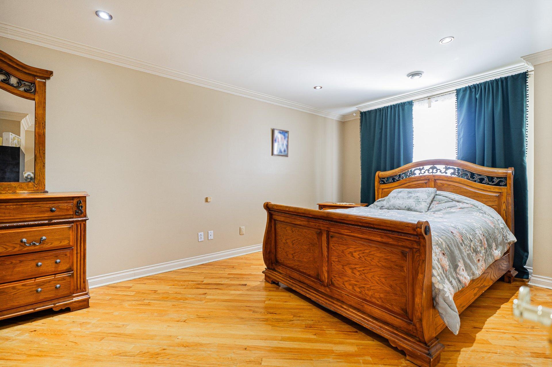 









1900


Rue Fauteux

,
Laval (Chomedey),




QC
H7T2M8

