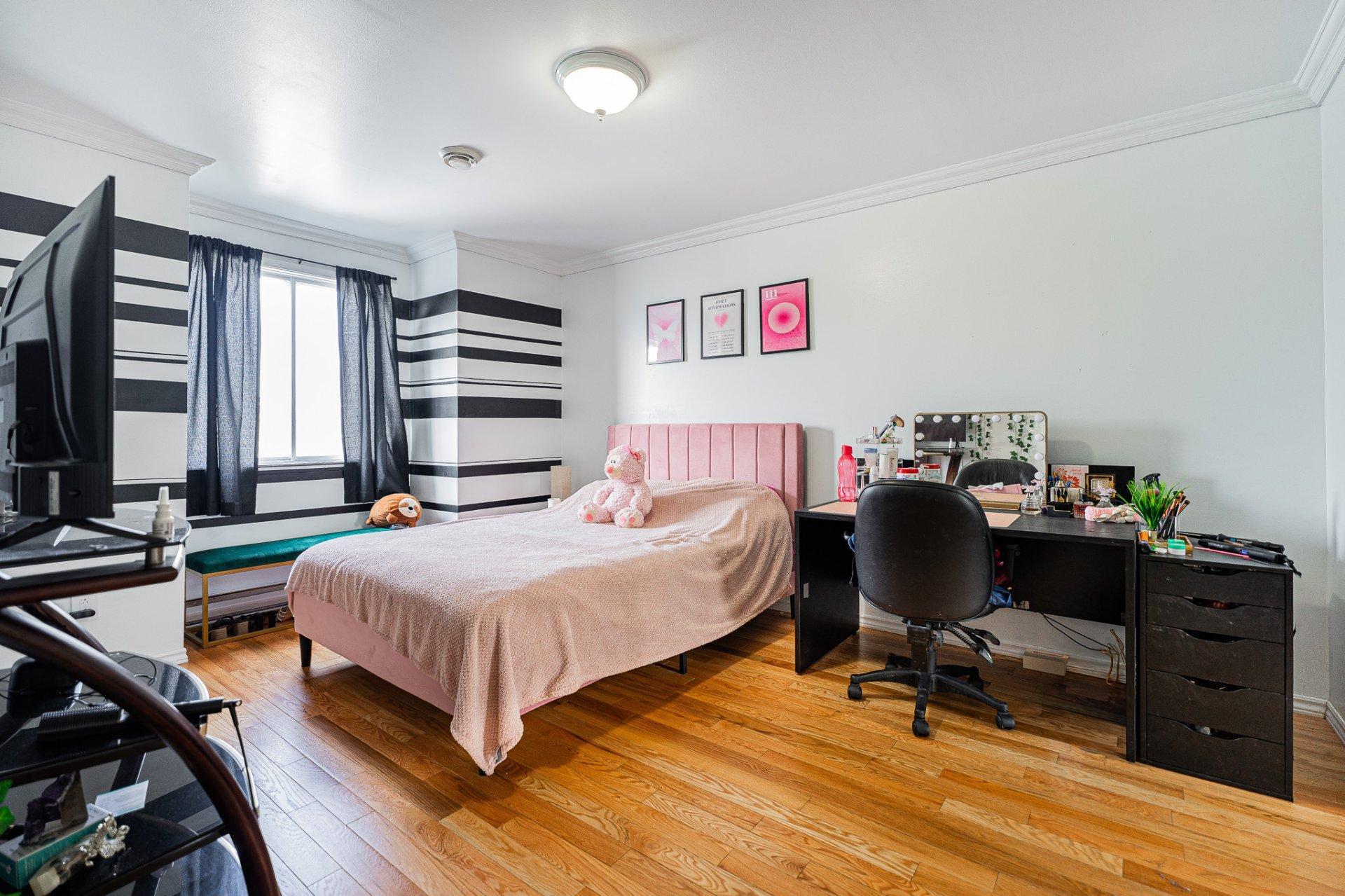 









1900


Rue Fauteux

,
Laval (Chomedey),




QC
H7T2M8

