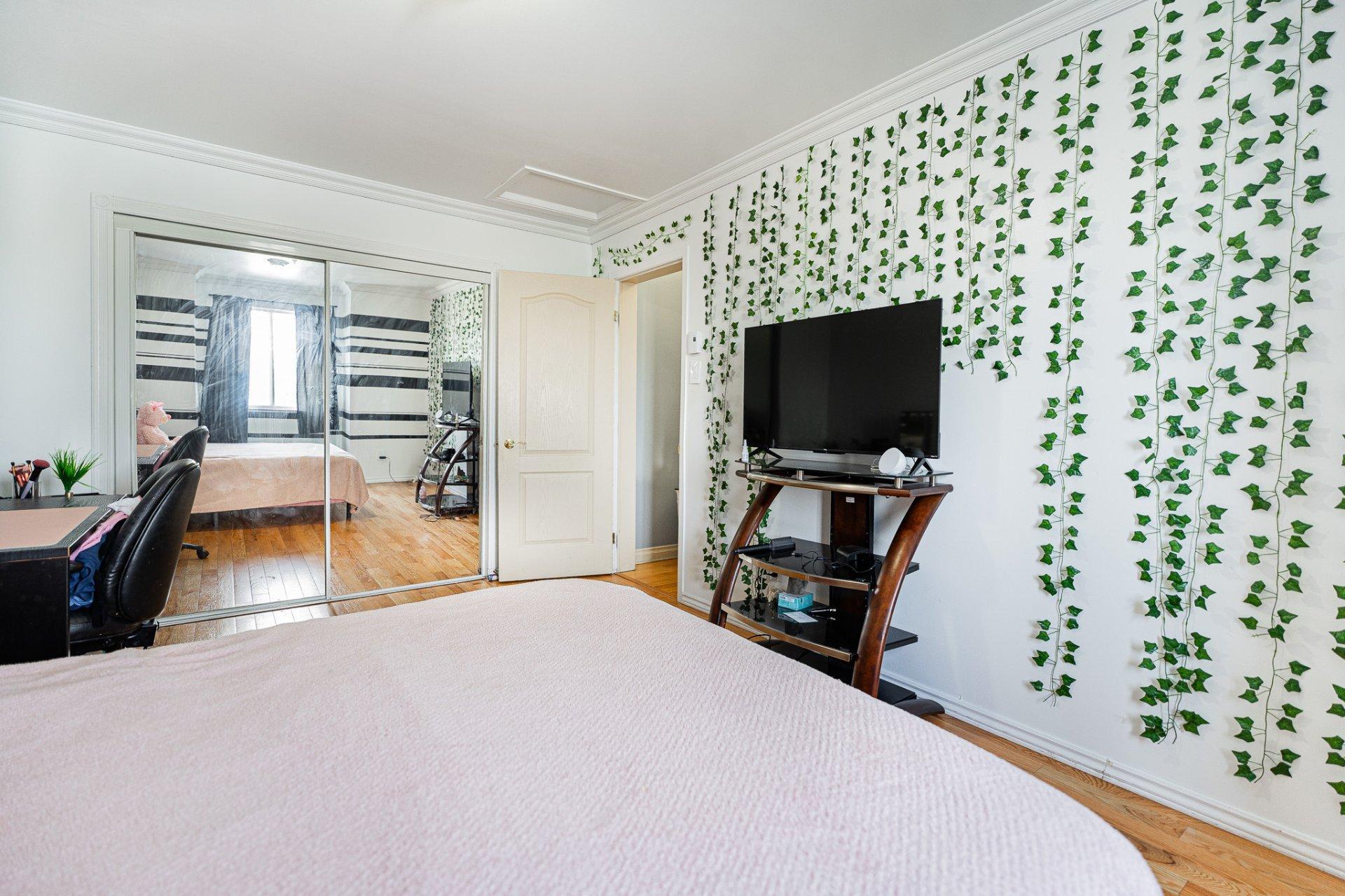 









1900


Rue Fauteux

,
Laval (Chomedey),




QC
H7T2M8

