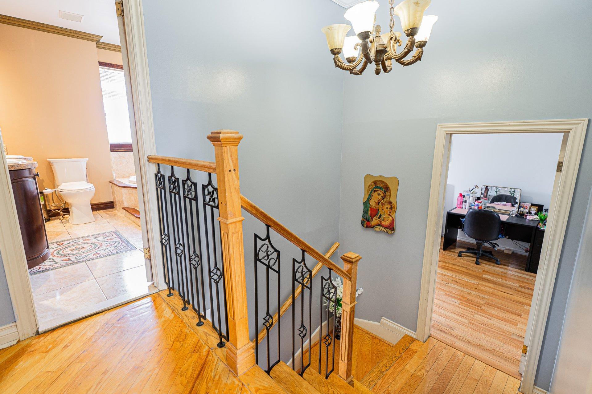 









1900


Rue Fauteux

,
Laval (Chomedey),




QC
H7T2M8

