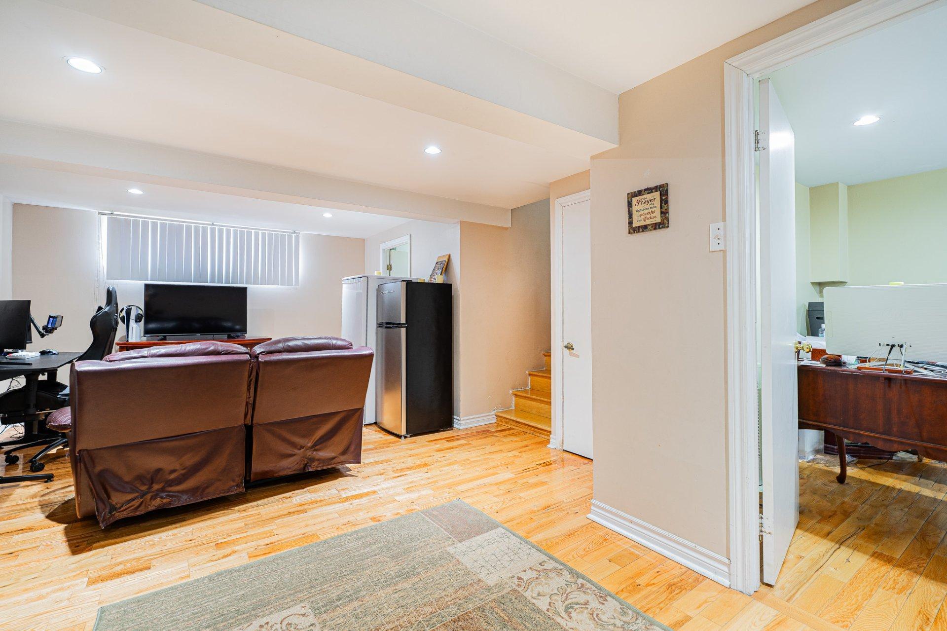 









1900


Rue Fauteux

,
Laval (Chomedey),




QC
H7T2M8

