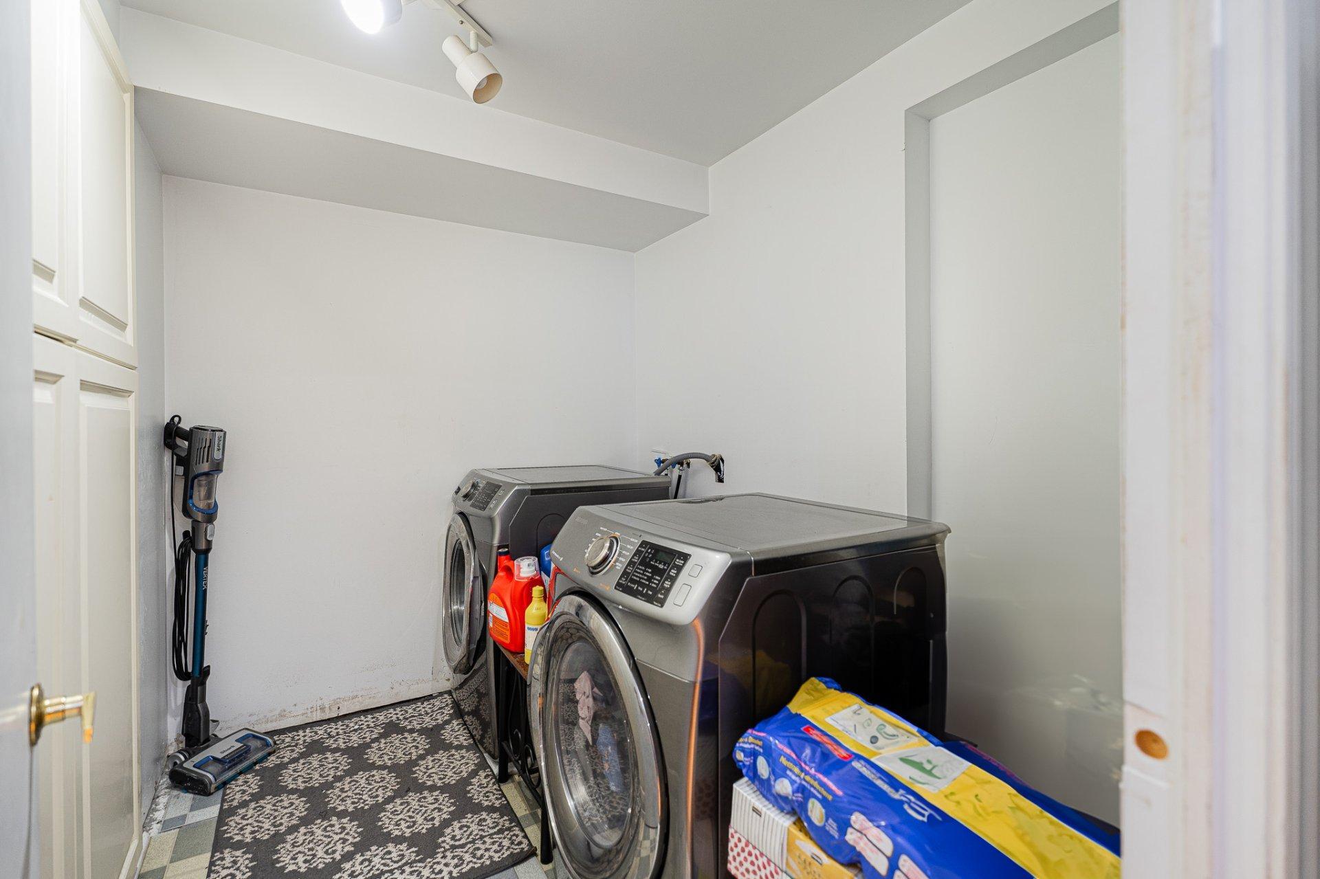 









1900


Rue Fauteux

,
Laval (Chomedey),




QC
H7T2M8

