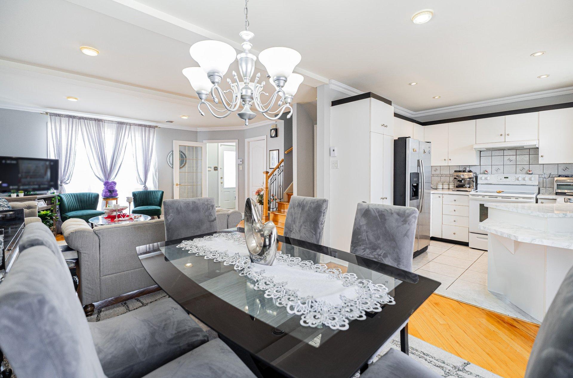 









1900


Rue Fauteux

,
Laval (Chomedey),




QC
H7T2M8

