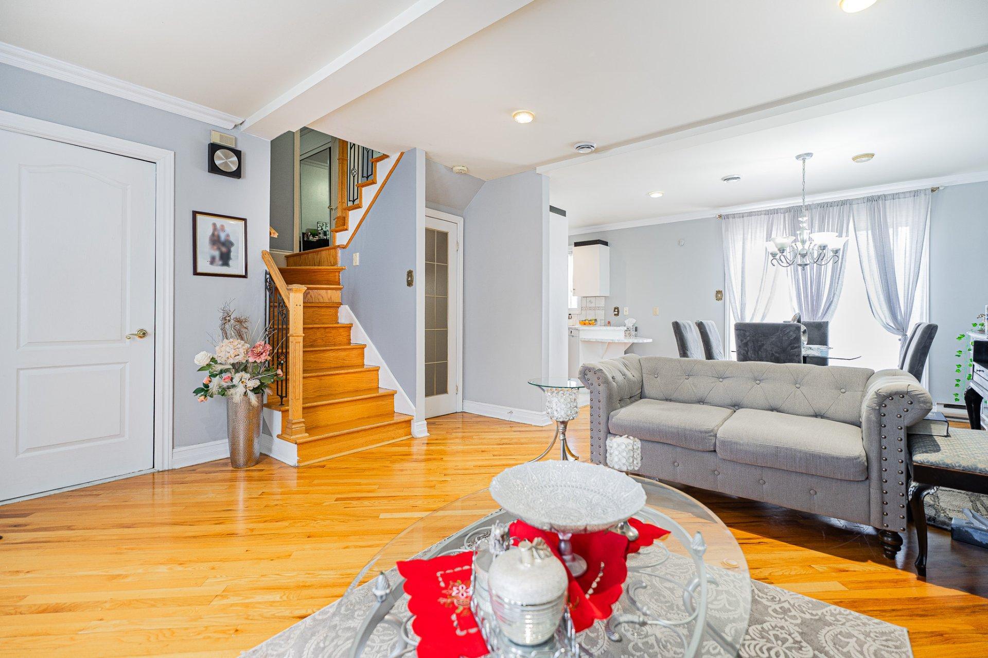 









1900


Rue Fauteux

,
Laval (Chomedey),




QC
H7T2M8

