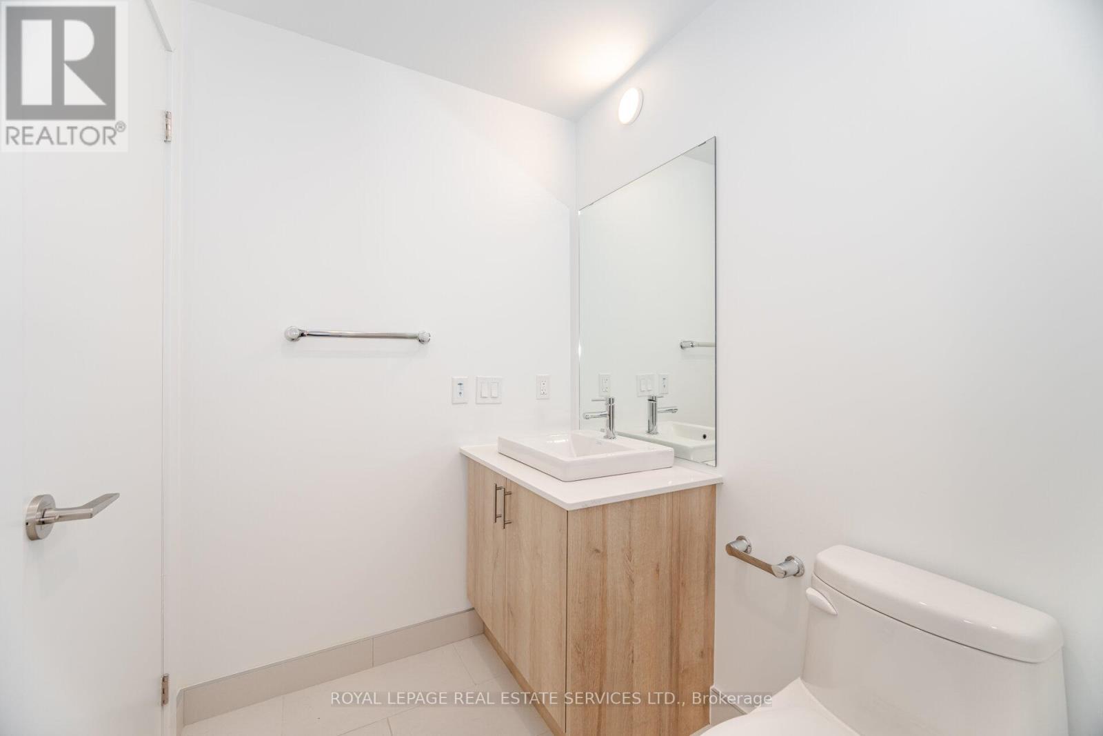 












203 - 1195 THE QUEENSWAY AVENUE

,
Toronto,




Ontario
M8Z1H0

