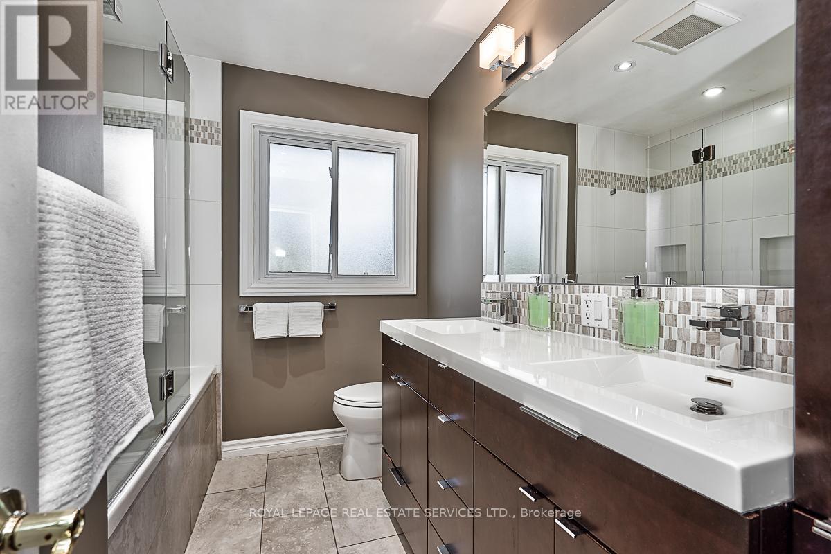 












1454 WILLOWDOWN ROAD

,
Oakville,




Ontario
L6L1X3


