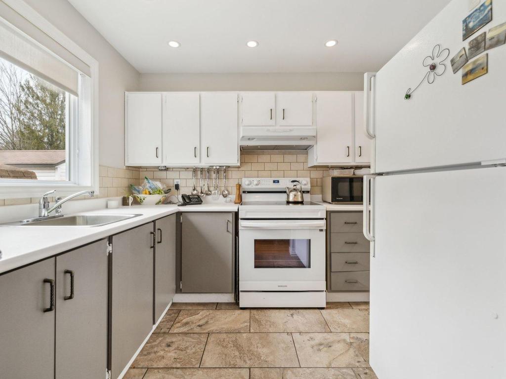 









44


Rue du Geai-Bleu

,
Gatineau (Hull),




QC
J9A2B2

