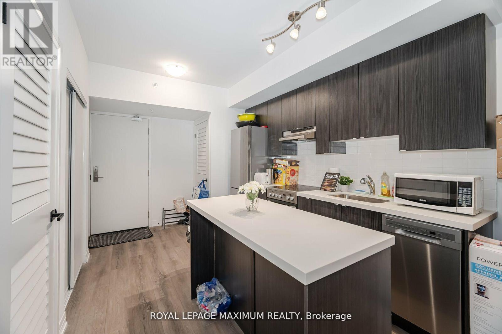 












308 - 408 BROWNS LINE

,
Toronto,




Ontario
M9W3T9

