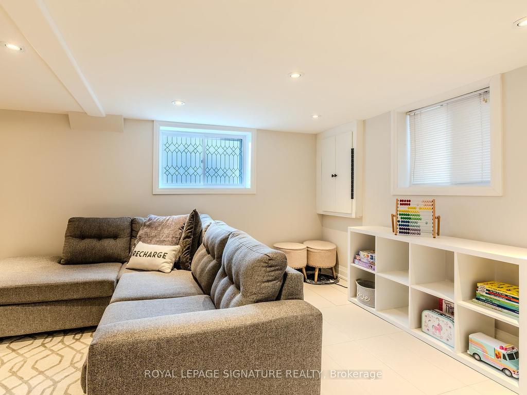 









33


Lockheed

Boulevard,
Toronto,




ON
M9P 2H7

