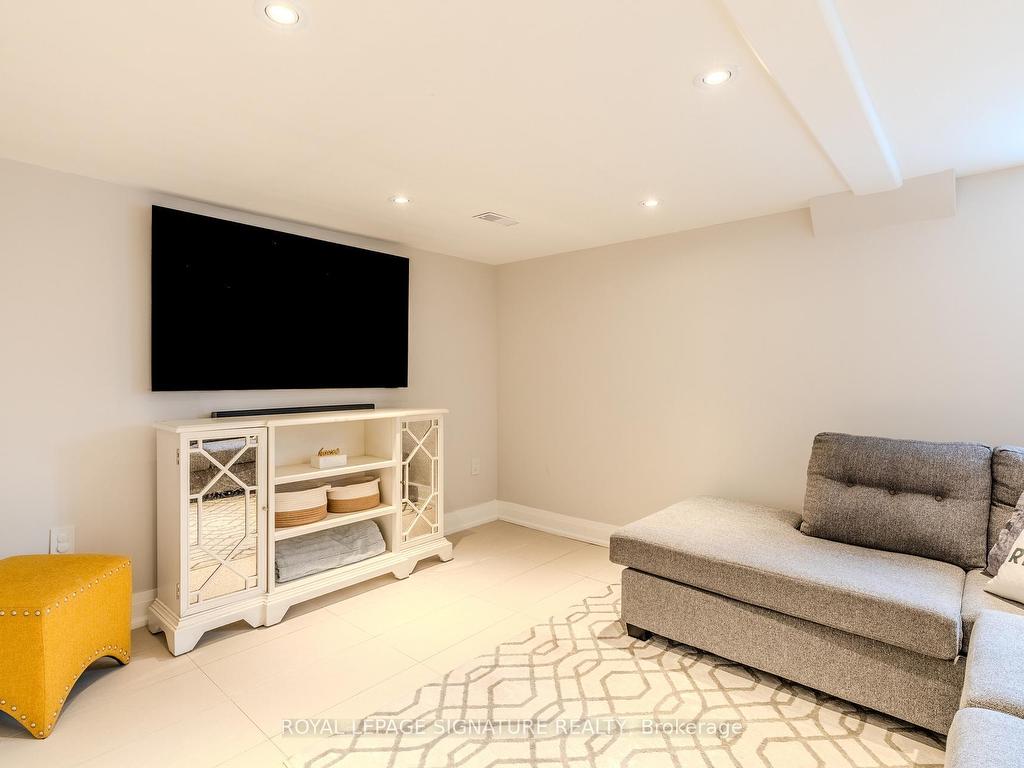 









33


Lockheed

Boulevard,
Toronto,




ON
M9P 2H7

